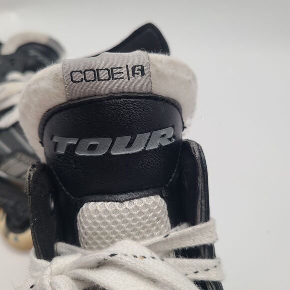 Youth Inline Roller Hockey Skates. Tour Code 5 XT Eviction Youth Size 6 - Picture 9 of 14